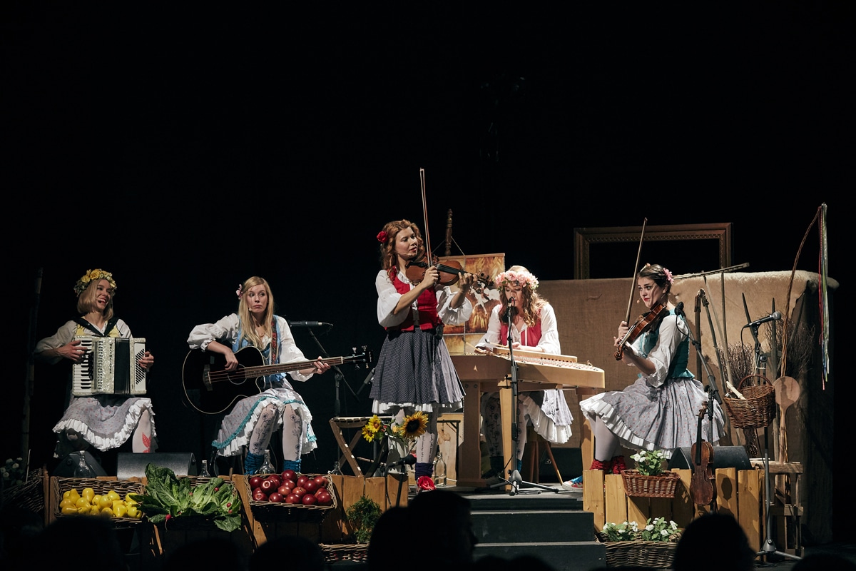 cn19_younak-3_by-archive-of-cirkus-younak_1200x800