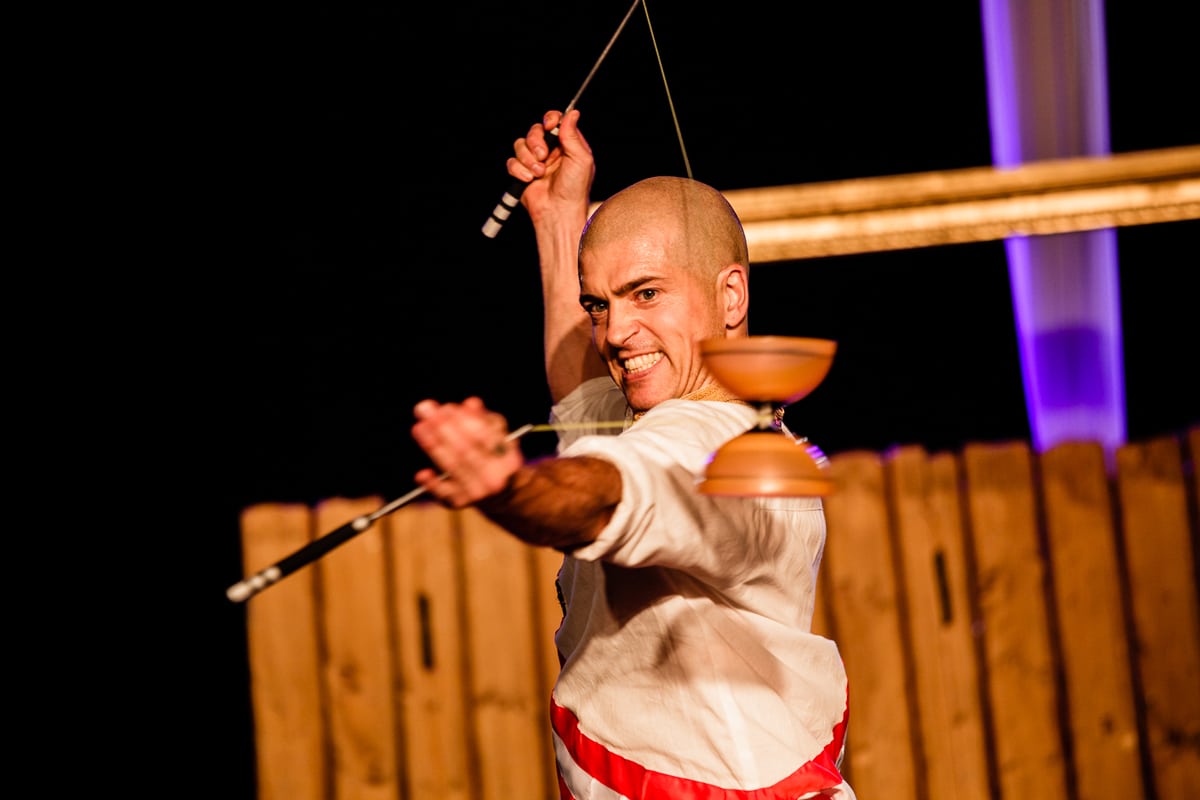 cn19_younak-4_by-archive-of-cirkus-younak_1200x800